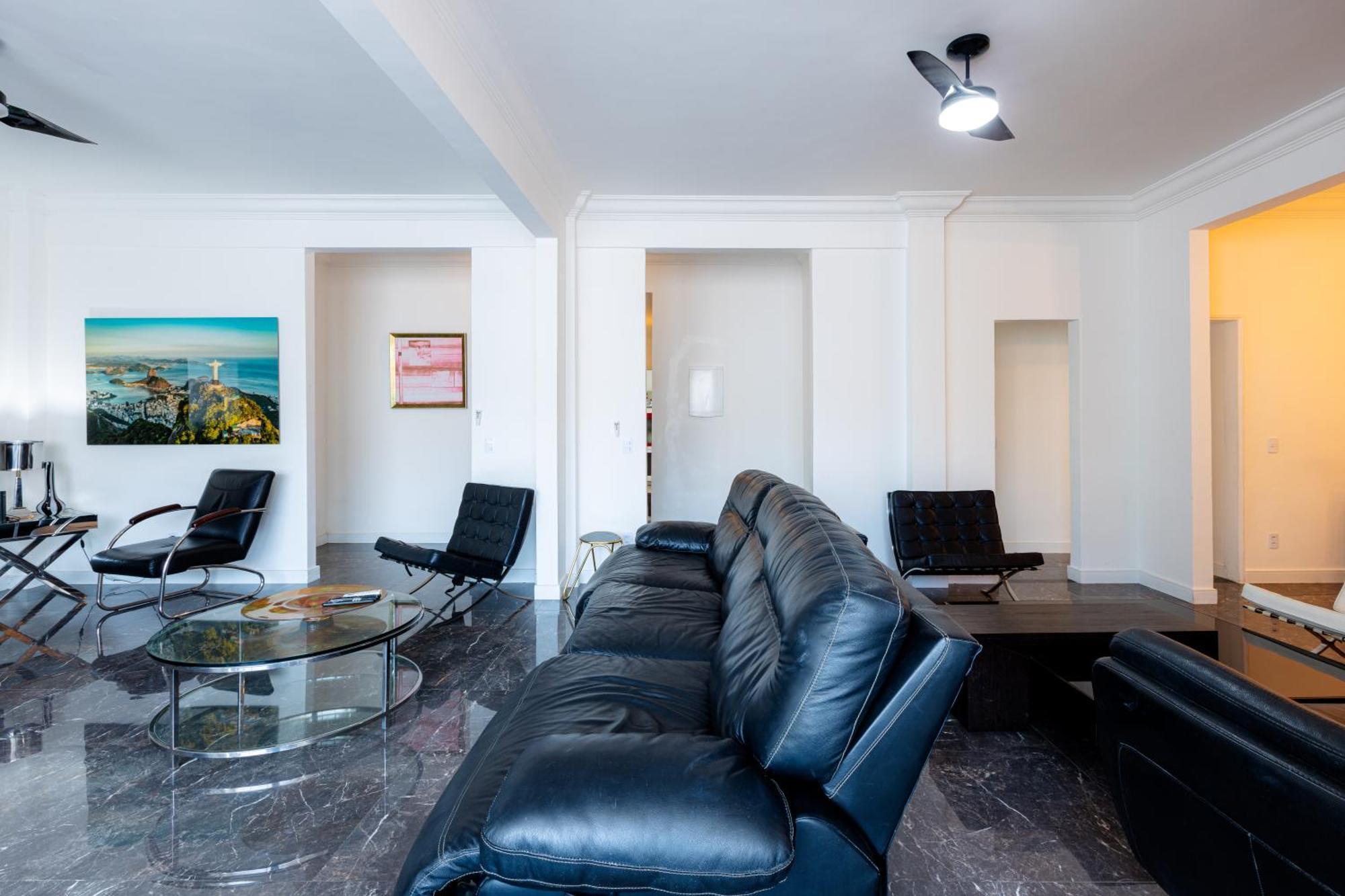 The Copa Executive Design Penthouse 4 Bedroom 3 Bathroom 6 Air Conditioners 2500 Sq Ft 85 Inch Cimema Tv