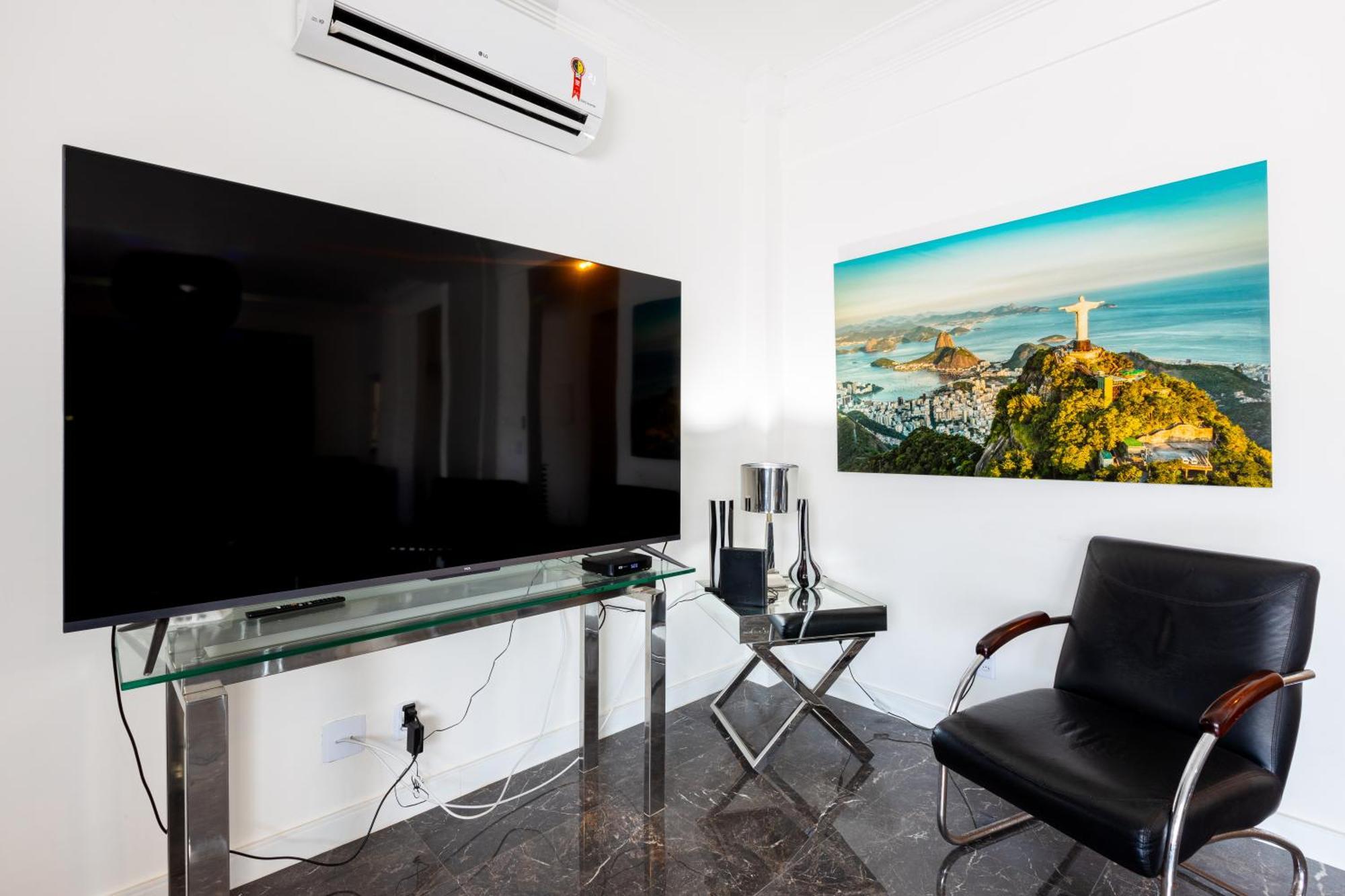 The Copa Executive Design Penthouse 4 Bedroom 3 Bathroom 6 Air Conditioners 2500 Sq Ft 85 Inch Cimema Tv *